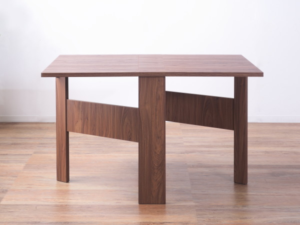 フォールディングテーブル（折り畳み式テーブル）