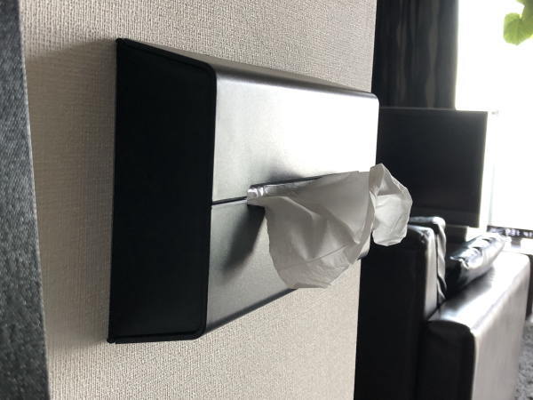 WALL（ウォール）壁に貼って使えるティッシュボックス